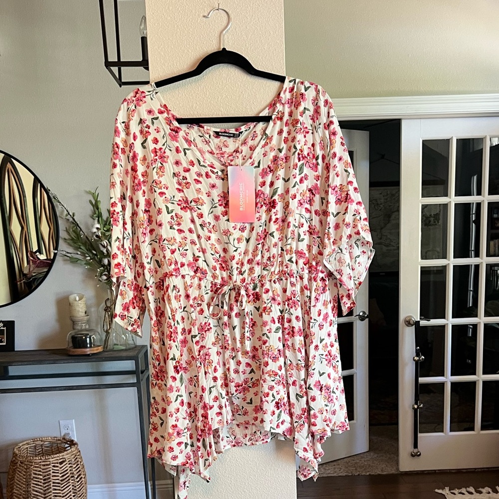 Asymmetrical hem lightweight floral top